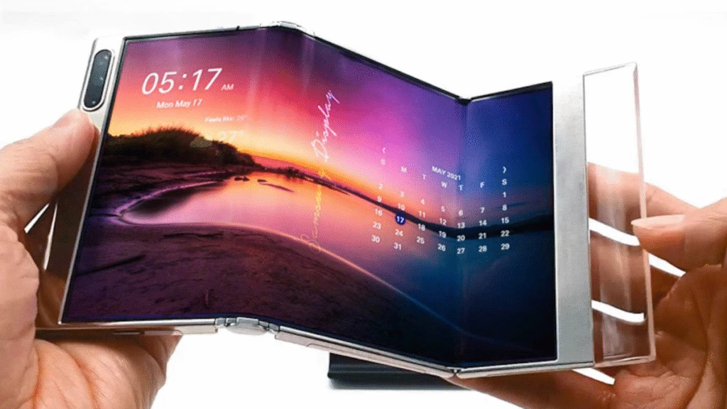 Samsung Galaxy Z Fold 5 Ultra terbuka menampilkan layar lipat tiga dengan desain futuristik