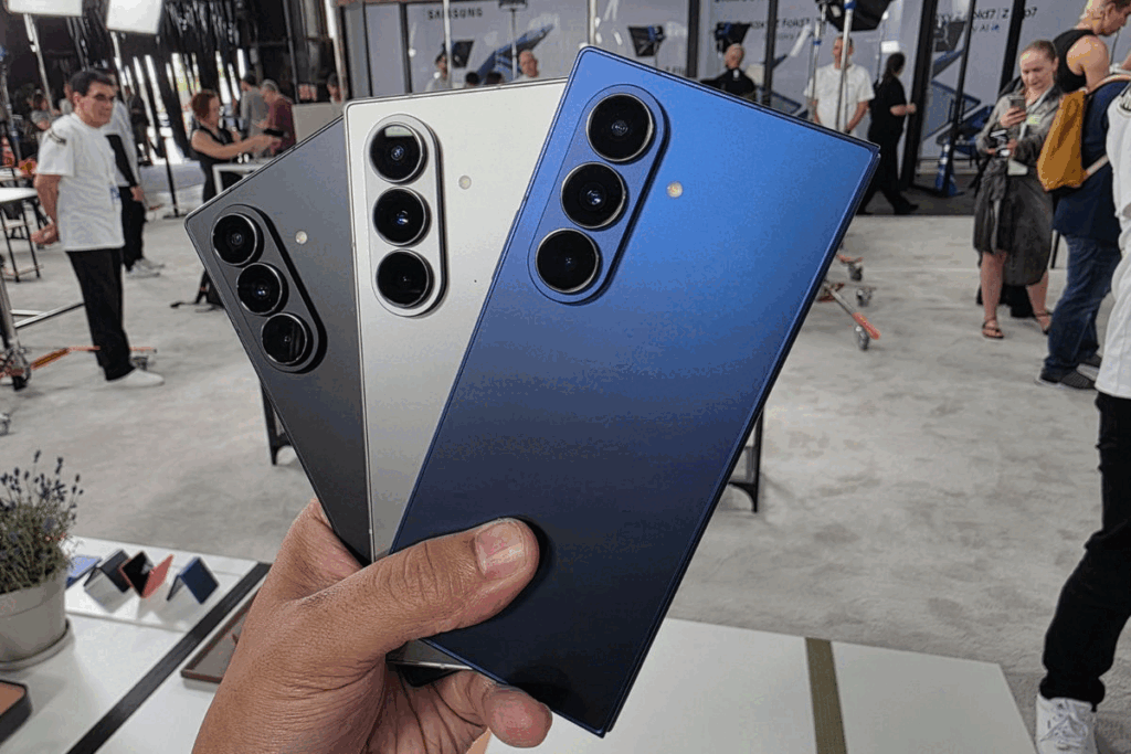 Galaxy X Fold7 Tawarkan Kamera Flagship dengan Teknologi AI Vision Pro, menampilkan desain lipat elegan dengan tiga lensa kamera utama beresolusi 200MP dan fitur AI Vision Pro terbaru dari Samsung.